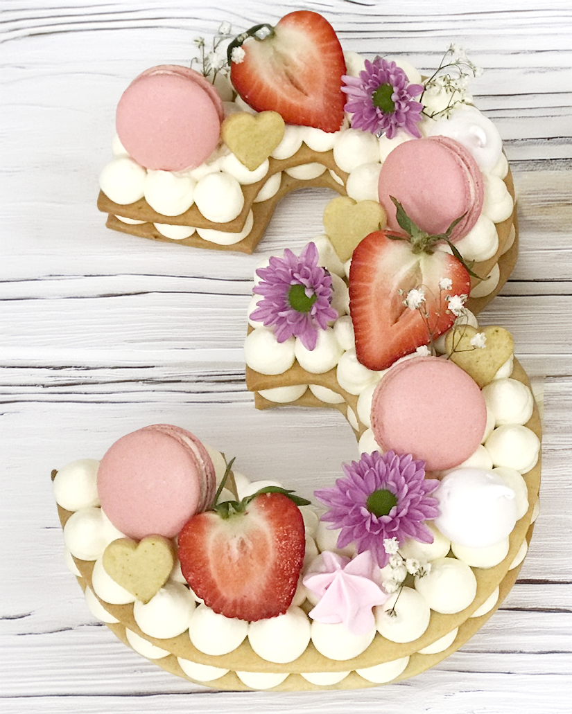 Tarta cifras y letras floral Mallorca